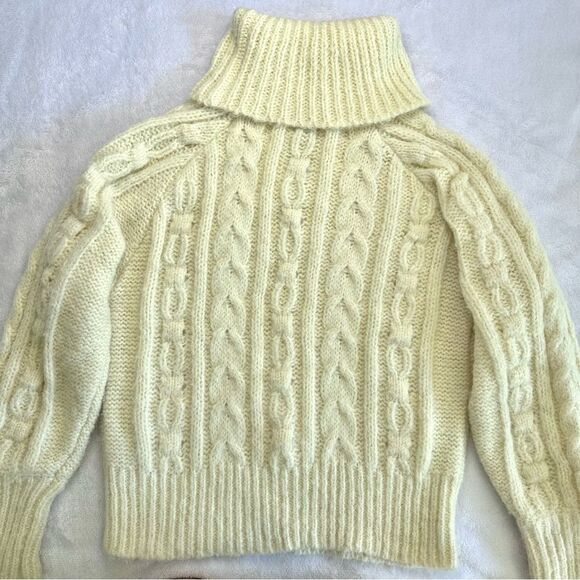 Cozy Turtleneck Women's Thick Ivory Cable Knit Sweater, NWOT, Size Small - Picture 2 of 4